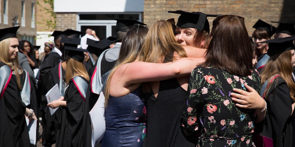 LancasterUni's tweet photo. Happy Graduation week!  👨‍🎓👩‍🎓
It's the last @LancasterUni summer graduation this decade and it's the first time our PhD students will be joining the summer ceremonies. We're wishing everyone a great week of celebrations #LoveLancaster #Gradcaster

📷Credit @francoberry https://t.co/zIo92uglPa
