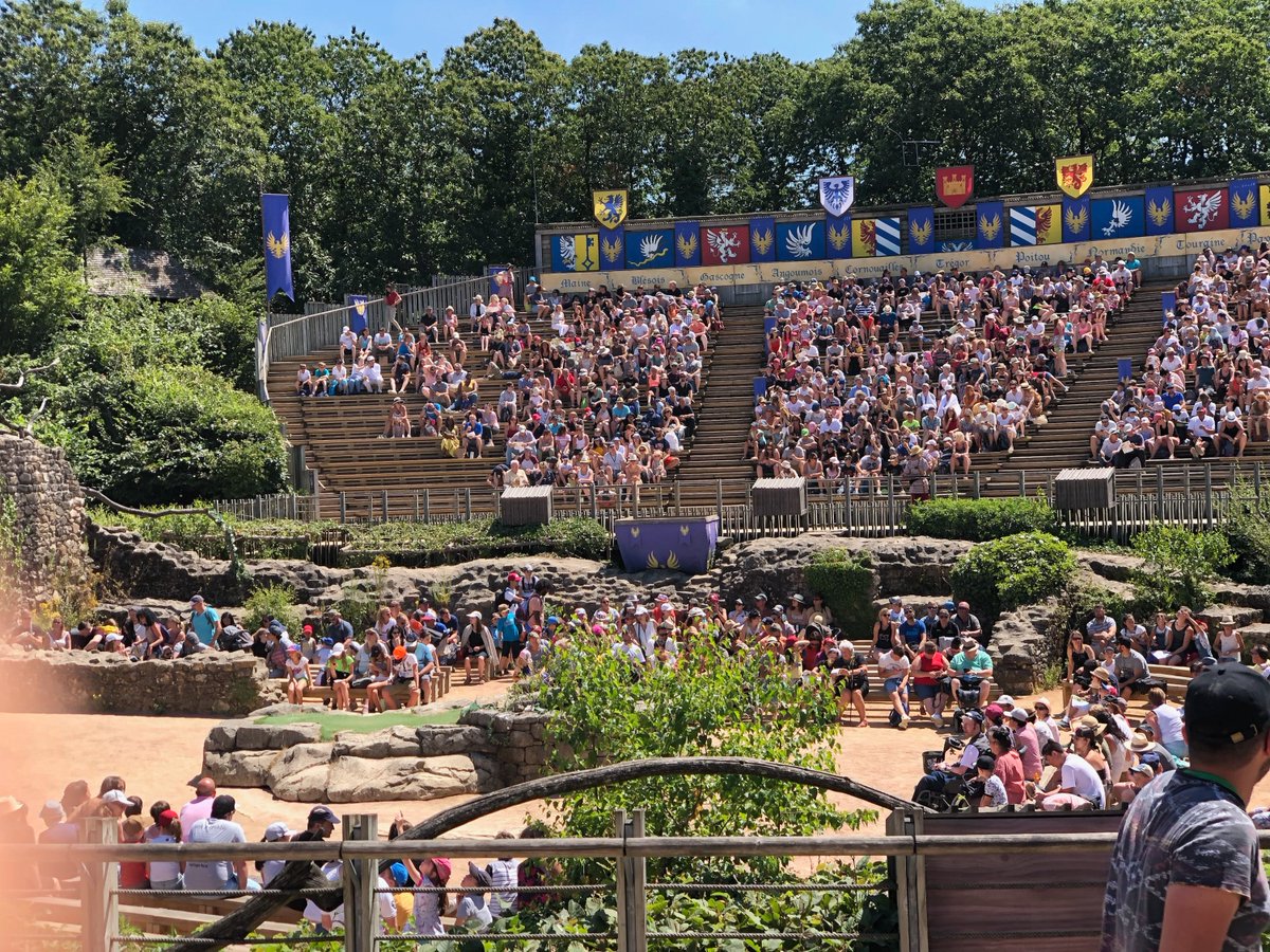 Belmont_School's tweet photo. Le Bowling, les Romains! #Francetrip2019 #projectweek19 https://t.co/MR0gY2WzPk