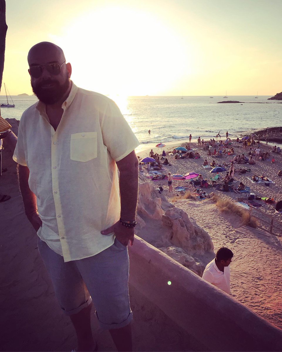 social_darren's tweet photo. A perfect end to a lovely first day! 
Great view✔️
Great food ✔️
Great Vibe ✔️
and lovely friends✔️✔️
#MakingMemories at #SunsetAshram Ibiza 🌴 https://t.co/k5L4J1hpZB