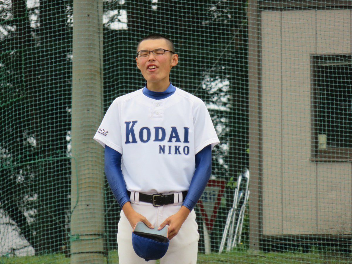近藤
彼はプレーイングマネージャーとしての役割も、学生コーチとしての役割も果たし、チームを裏で支え続けた縁の下の力持ちな存在です。
様々な葛藤や、上手くいかないことなど沢山あったと思います。
ですが、3年間やりぬいてくれました。
その頑張りに、心から敬意を表したいです。
ありがとう。
