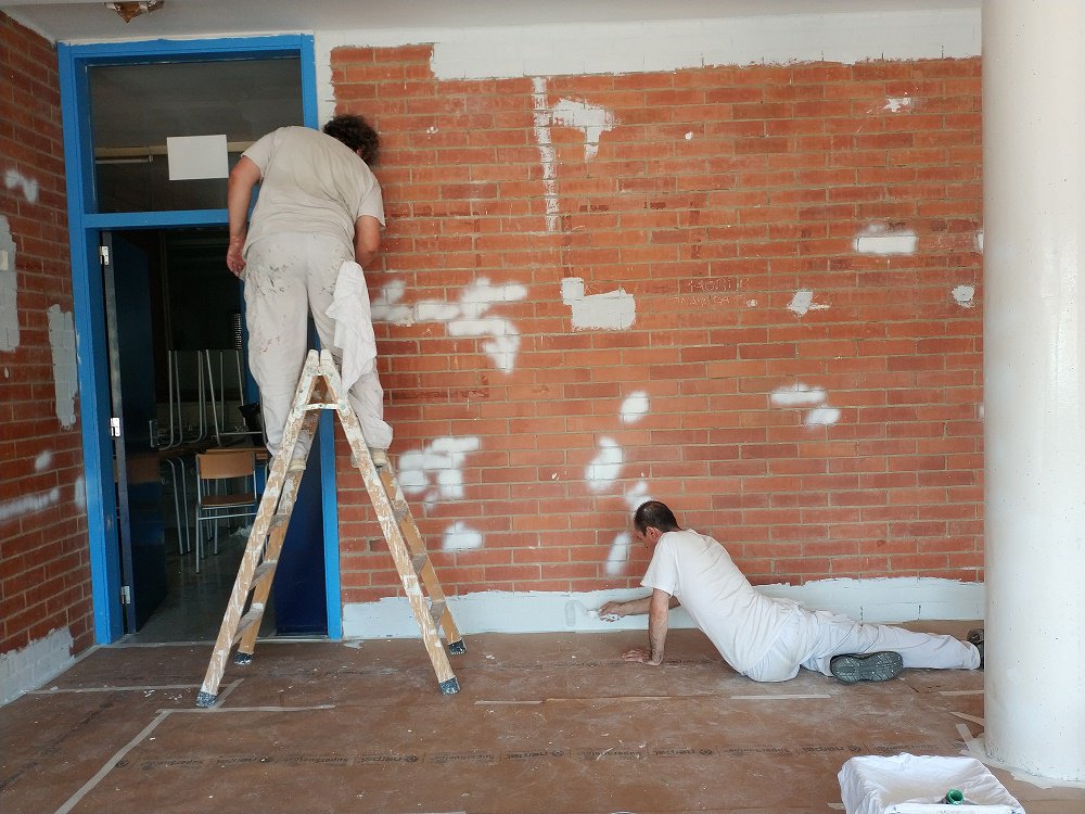 Aquests dies el nostre equip de pintors està a l'IES l'Alzina. Les aules seran com noves per al proper curs!

#salutmental #insercio #inserciolaboral #pintors #feina