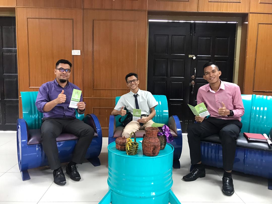 swmenvironment's tweet photo. : 3R Troopers berada di Dewan Jubli Intan Segamat bagi mempromosikan amalan Pengasingan Sisa Pepejal di Punca

Aktiviti kitar semula dijalankan bersempena Program Town Hall Penjagaan Alam Sekitar bersama Warga Pendidik Peringkat Majlis Perbandaran Segamat.

#swmsb #swmenvironment https://t.co/dhd1ZmIyxt
