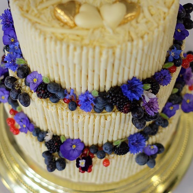 ChocAmorUK's tweet photo. Still love the colours of this wedding cake we made.
#weddingcake #chocolate #fiendishlygood #flavourobsessed https://t.co/Ja8it6zHt2