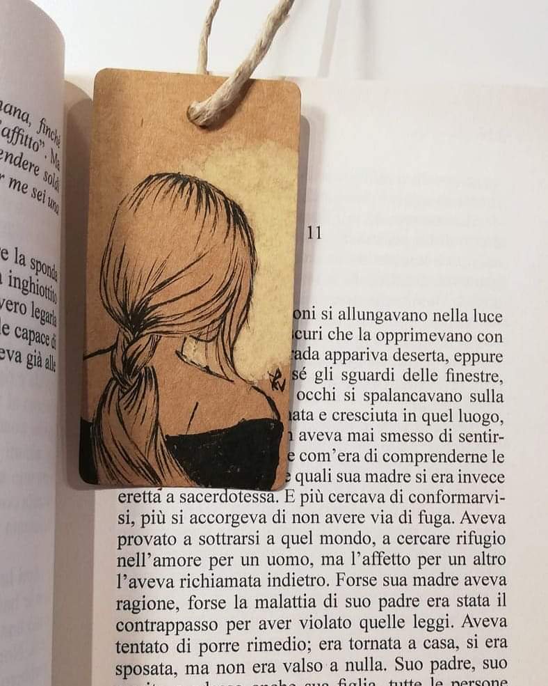 mary_farina's tweet photo. Ogni tanto i vostri scatti mi restituiscono le mie stesse parole.

Ed è bello sapere di questo incontro tra sguardi e pensieri 🌾 🌾🌾 

Ph. "Le Furie", @RobinEdizioni
Art. Daru Illustrations

#leggerechepassione https://t.co/g9rz3BHgLI