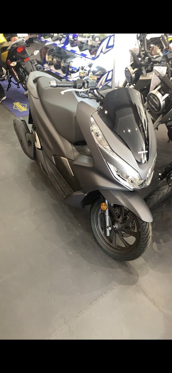 ❗️⚠️STOLEN⚠️❗️ 
2019 HONDA PCX 125 
Stolen from my doorstep, if seen dm plzzzzzz #retweet