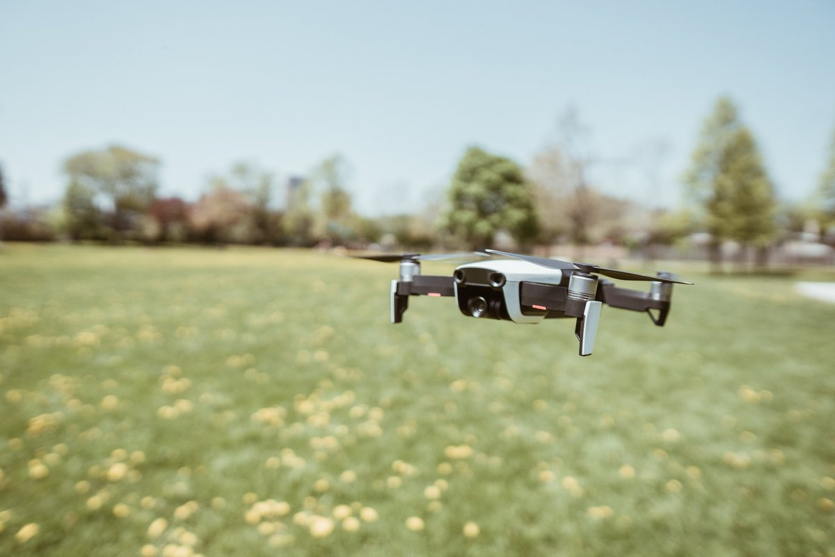 DroneRules_EU's tweet photo. Youre using your #drone for exclusively personal or household activities and think that you do not have any obligations under the EU Data Protection framework? This may be not true. Find out in our handbook: https://t.co/p87x2B9h1m https://t.co/RT4duXX3J0