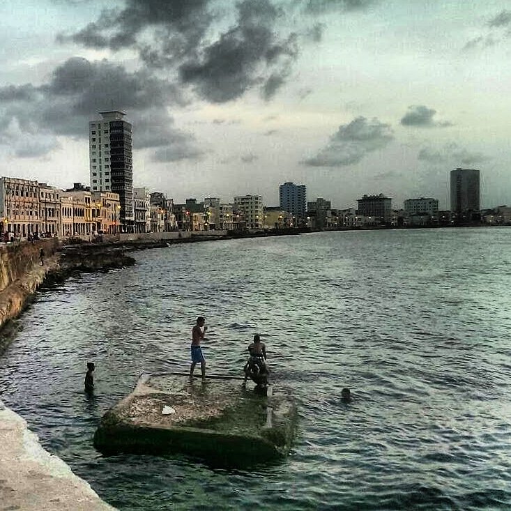 wish_that_trip_'s tweet photo. And you think is time to finish your day.
The sun is going and the night is coming, but this #beautifulcity still alive.
#wishthattrip
#wonderfulcuba #cuba #beautifulcuba
#havana #malecon #habana
#lovetravel #lovetotravel #lovetraveling
#traveldrops #travel_drops_ #travelphoto https://t.co/sia72ozHZO