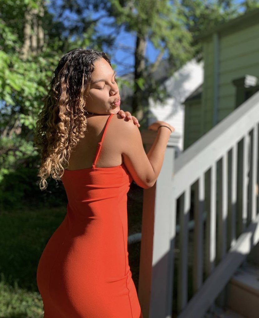 veroslittlelove's tweet photo. My name is Veronica Cruz. I am a incoming business major from New Jersey! I’m excited to meet you all! 💙❤️#MOTMLastDayofSummer #WhoDatBe https://t.co/X8ECzTuDsX