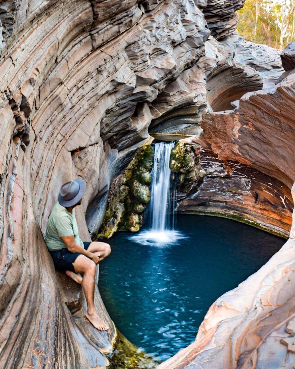 ❤️️ #HamersleyGorge in #KarijiniNationalPark is honestly like no other place in the world! Feel total serenity and rejuvenate your soul at this gorge-ous 😉 natural wonder in @austnorthwest. (via IG/ae_in_the_nt) #justanotherdayinWA