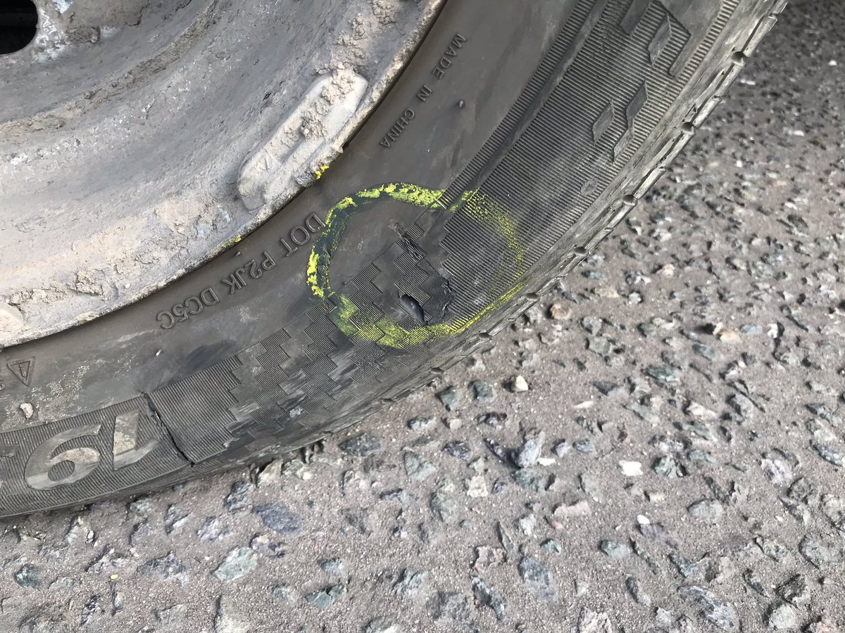 HumberbeatRoads's tweet image. 20% overweight, cracked windscreen, insecure load, rip in the tyre wall, broken dropside, no insurance and a disqualified driver! Vehicle prohibited and seized. Driver reported to court #832
#insecureload
