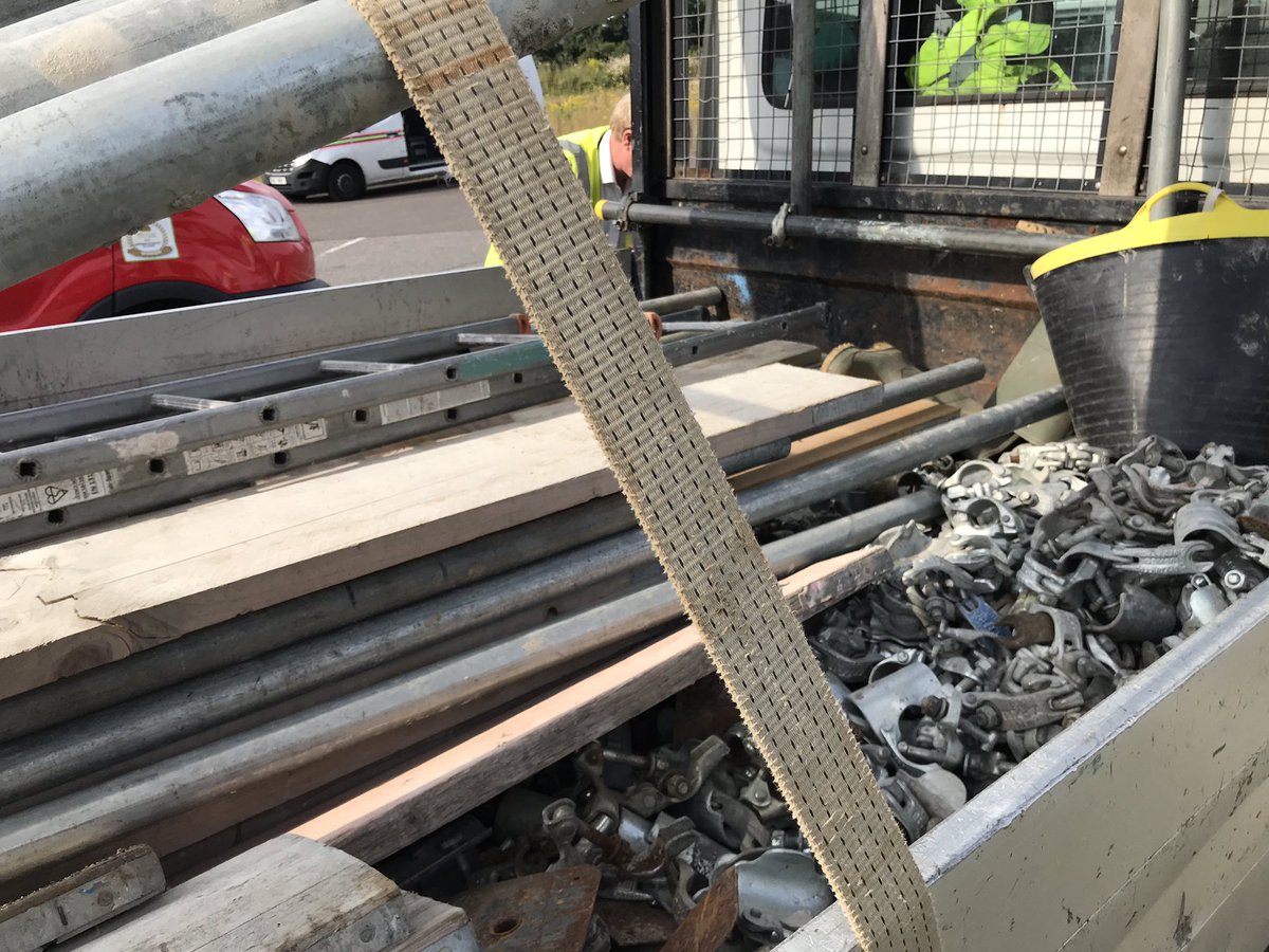 HumberbeatRoads's tweet image. 20% overweight, cracked windscreen, insecure load, rip in the tyre wall, broken dropside, no insurance and a disqualified driver! Vehicle prohibited and seized. Driver reported to court #832
#insecureload