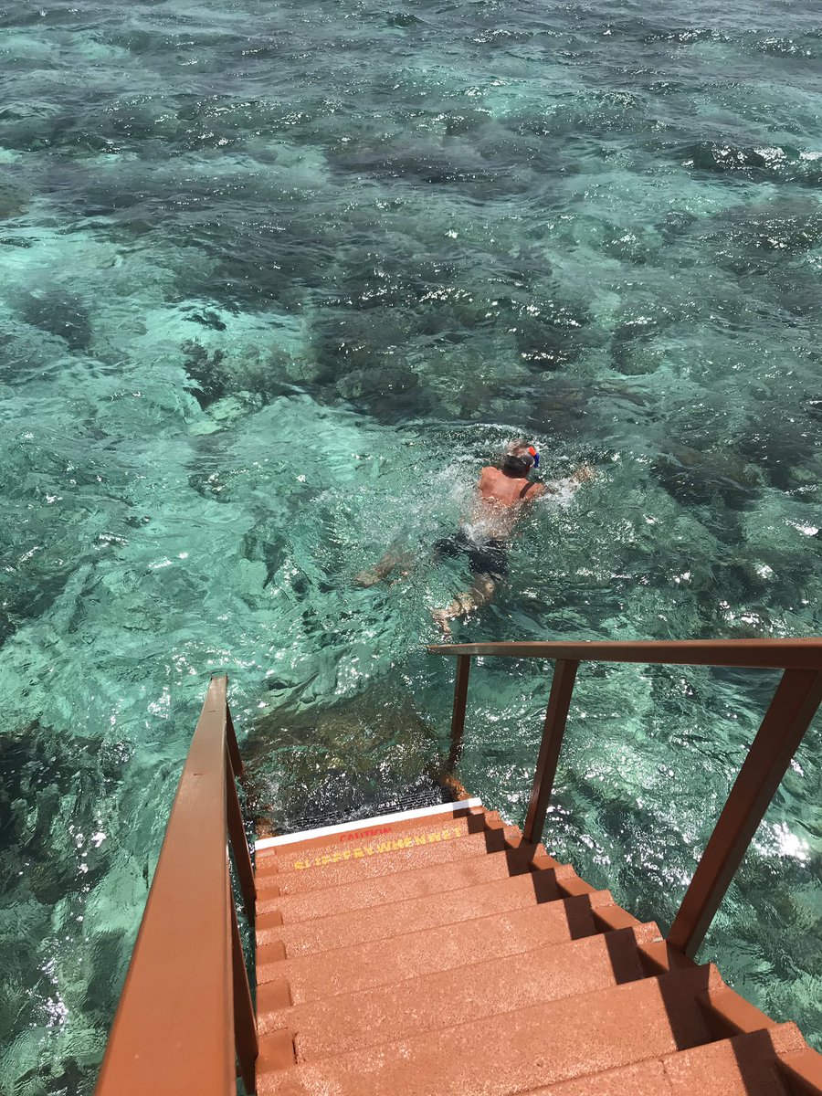 ebomc's tweet photo. Nice drink of fizz for breakie then jacuzzi followed by spot of snorkelling #lovinglife #timetogetdrunkintheMaldives https://t.co/ibJJOwD2B6