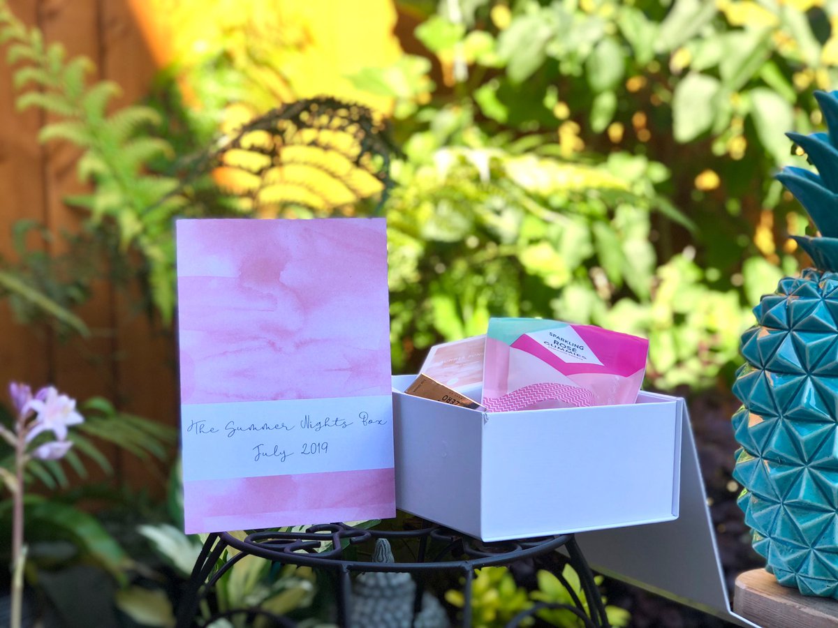 whichbeautybox's tweet photo. Coming soon to the blog: My July monthly @moimemebox review 💕 https://t.co/XxVVwJLy40