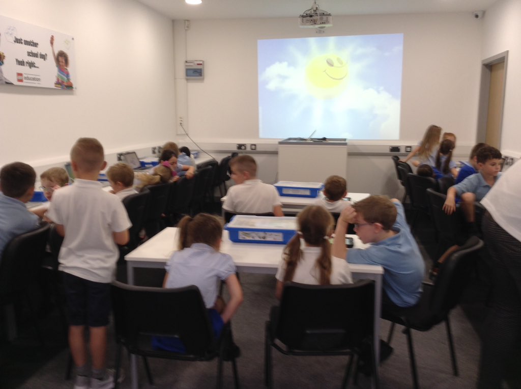 MrsJewittTwyn's tweet photo. We are starting with computer programming. https://t.co/uUcDDuHwi6