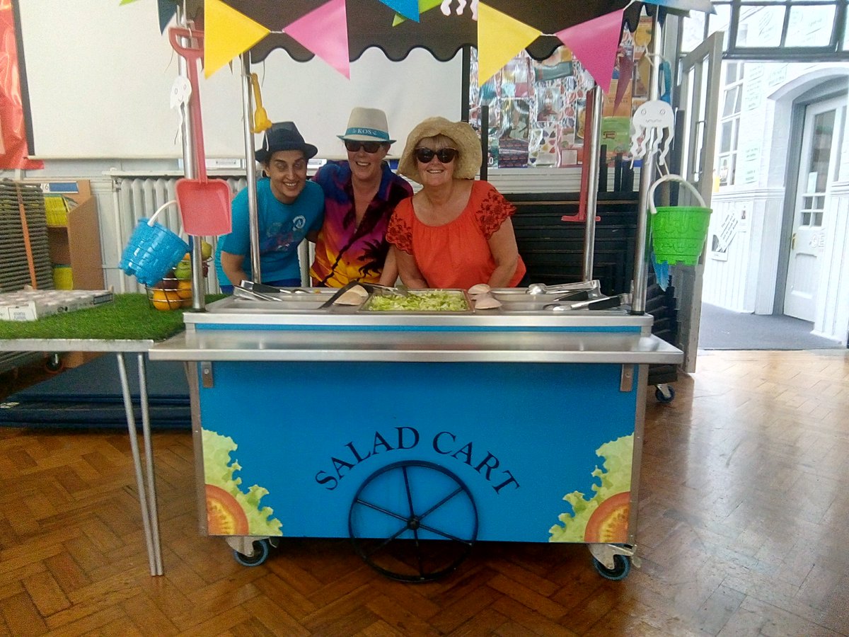 maggie231069's tweet photo. @LoveCityserve OH I DO LIKE  TO BE BESIDE THE SEASIDE 🤣 Splashing Time had by all@Anderton Park🌊🌊🌈🐬🐋🐳🐟🐠🍧 https://t.co/a1o2xkpcPH