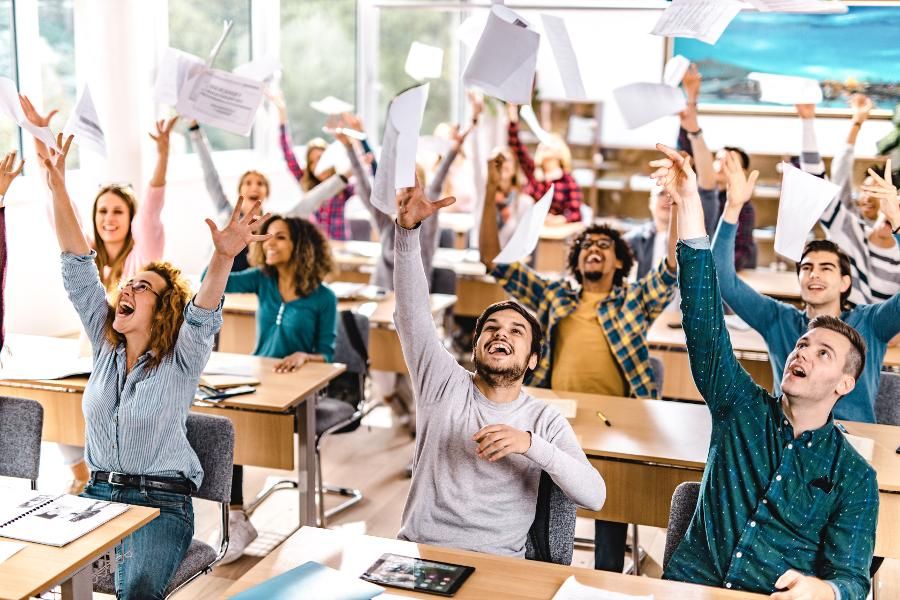 thinkers360's tweet photo. Helping Working-Class Students Get To University Can Make A Nation Happier https://t.co/7rnBSCbiEA via @adigaskell on @Thinkers360 #OpenInnovation #Leadership #Culture https://t.co/5Oup5gw7IJ