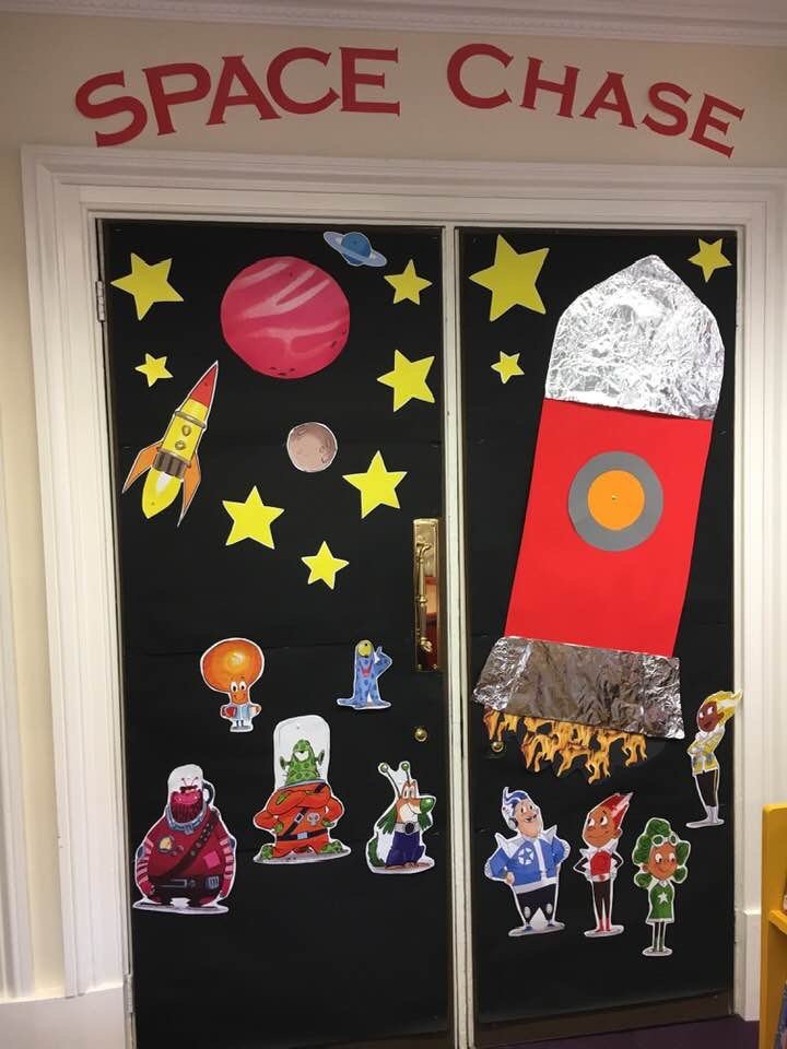 StaffsLibraries's tweet photo. We've got a great #SummerReadingChallenge #SpaceChase display at #PenkridgeLibrary Why not come along and sign up and choose from our great range of books?! @readingagency @PenkAdvertiser https://t.co/n2QJ32NSwB