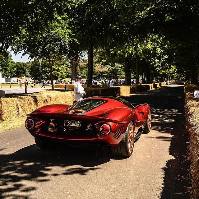 GFWilliams's tweet image. @detomaso_official #P72 about to go up the hill for it’s dynamic debut at @fosgoodwood ift.tt/2lxjjVP