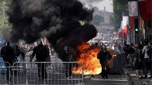 sandipkale82's tweet photo. Bastille Day: Police clash with yellow vests after parade.
#bastille #doomdays #bastilledan #dansmith #kylesimmons #paris #music #bastilleband #willfarquarson #alltimelow #bastilledansmith #kylebastille #chriswood #falloutboy #linkinpark #tylerjorseph #joshdun #ts #bastillemusic https://t.co/IOXl7W3LsN