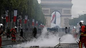 sandipkale82's tweet photo. Bastille Day: Police clash with yellow vests after parade.
#bastille #doomdays #bastilledan #dansmith #kylesimmons #paris #music #bastilleband #willfarquarson #alltimelow #bastilledansmith #kylebastille #chriswood #falloutboy #linkinpark #tylerjorseph #joshdun #ts #bastillemusic https://t.co/IOXl7W3LsN