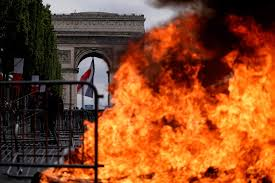 sandipkale82's tweet photo. Bastille Day: Police clash with yellow vests after parade.
#bastille #doomdays #bastilledan #dansmith #kylesimmons #paris #music #bastilleband #willfarquarson #alltimelow #bastilledansmith #kylebastille #chriswood #falloutboy #linkinpark #tylerjorseph #joshdun #ts #bastillemusic https://t.co/IOXl7W3LsN
