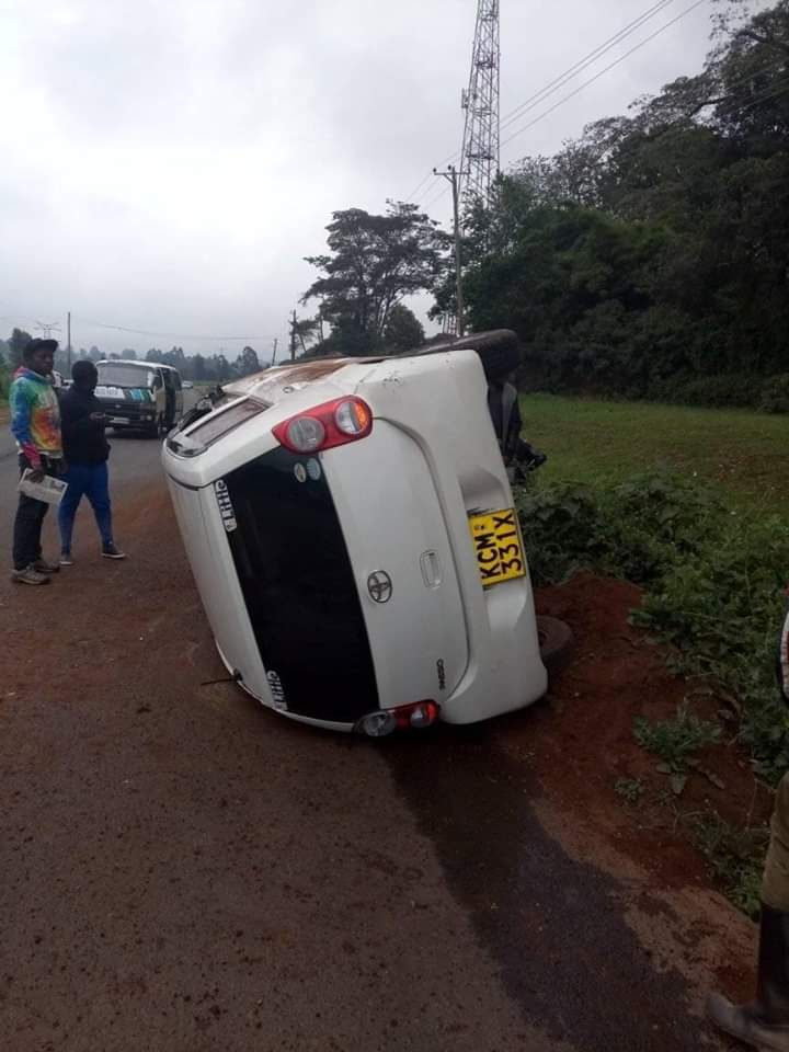 Mate_Tongola's tweet photo. Uber drivers being attacked. 12:32pm Dagoreti Corner, Nairobi
#UberTaxifyDriversStrike https://t.co/fulXVOhk5t