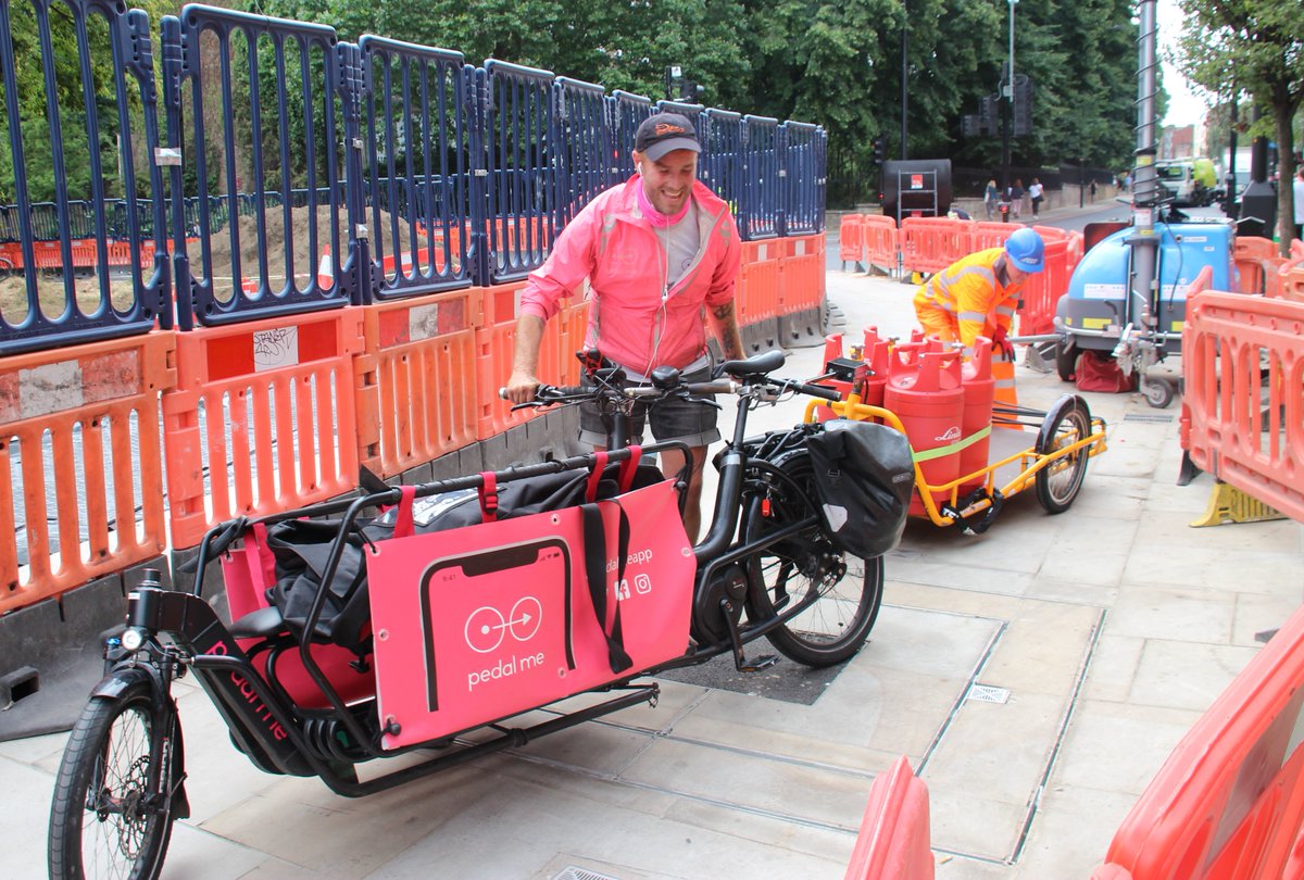 Cycle freight is clean, green and efficient – and can be used for many more goods than you might think 🚲 📦

Our contractor recently used a cargo bike to deliver hydrogen gas cylinders for the first time as part of our work to transform Highbury Corner 🛢️