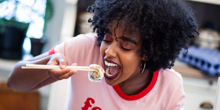 Ook bij Women's Health zijn we absoluut geen fan van food waste. Maar bij sommige voedingsmiddelen ziet het er nog goed uit, ruikt het prima, maar staat er een datum die aangeeft dat het product niet meer goed is. Is het dan veilig om het te eten? 

&gt; &gt; bit.ly/2XSKFDa