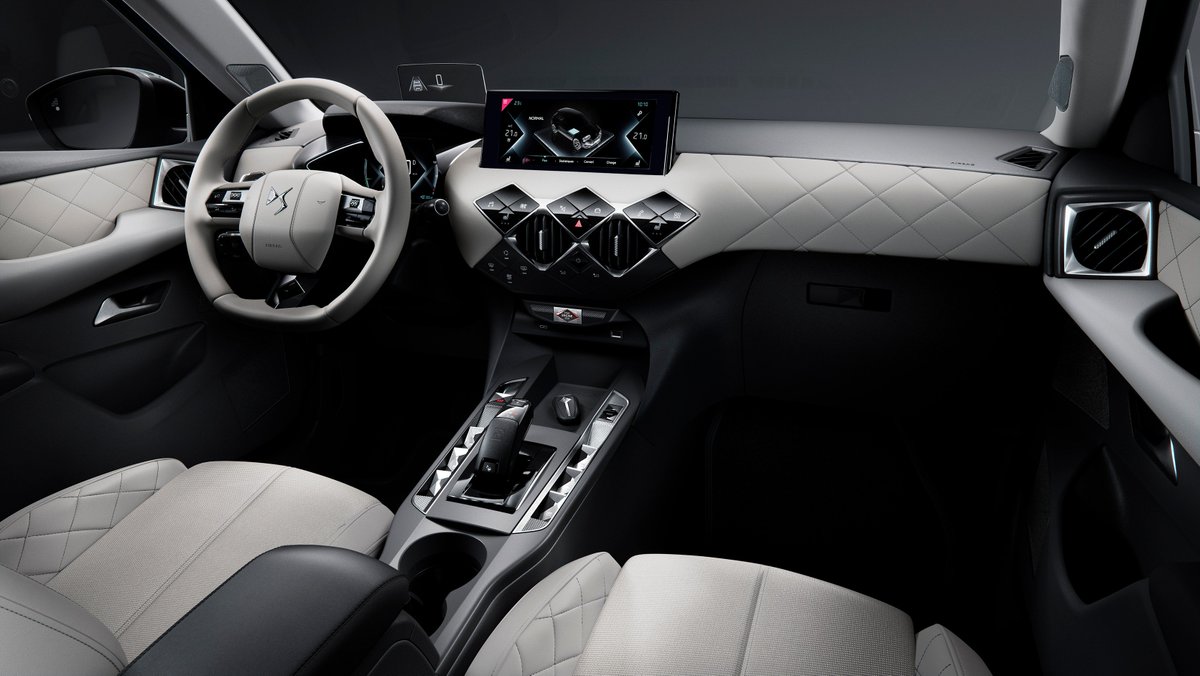 motorionline's tweet image. #DS3 #Crossback, il #SUV compatto premium che punta sullo stile ricercato e chic, fuori e dentro l'abitacolo! #DS---&amp;gt;bit.ly/2XMRRpt

@dsitalia @giorgio_contu