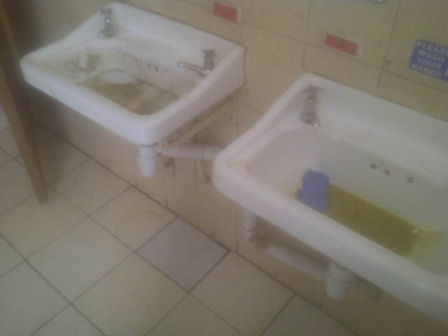 VFPlus's tweet photo. VF Plus besoek Sebokeng-hospitaal na ouers se pleidooi #Sebokenghospital @DeLangeAmanda : https://t.co/PBBzQu64zy https://t.co/IYjGKZ3K3n