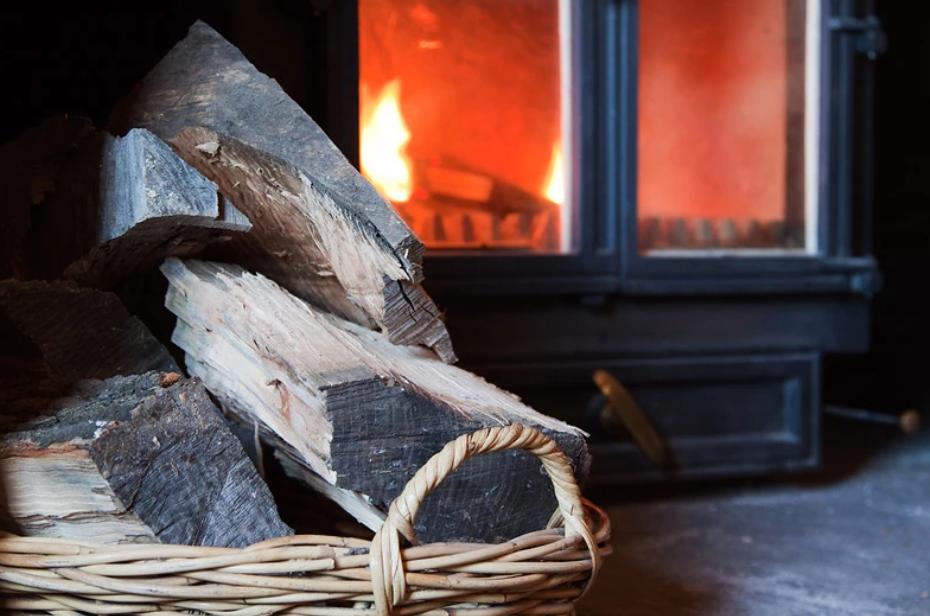 Peak District Holiday Barn is exactly what it says on the tin. The self-catering accommodation is modern and wonderfully cosy but spacious enough to sleep up to 24 guests. The space is located near to Tideswell and is perfect for wedding celebrations.

independent-weddings.co.uk/peak-district-…