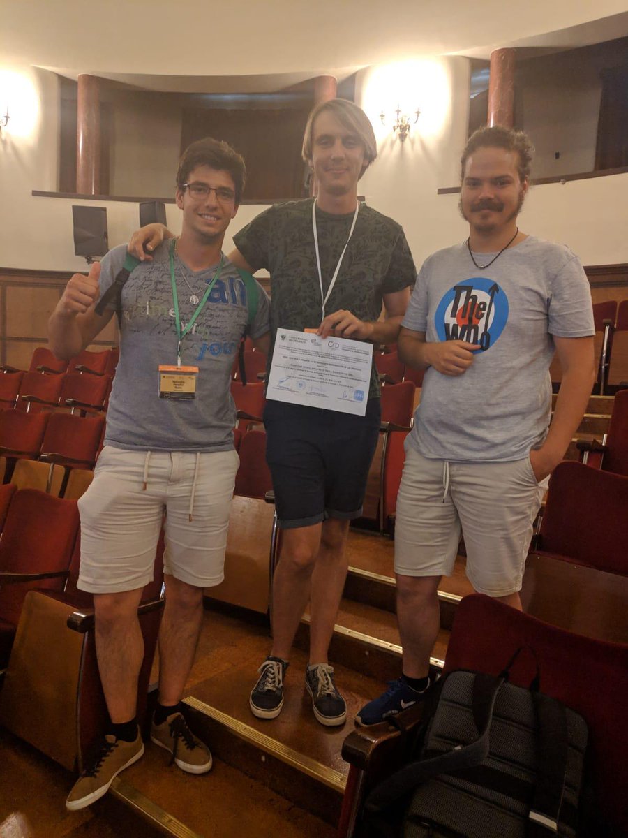 JiFFi_UGR's tweet photo. 🗣"Entre tapa y tapa planteábamos la opción de realizar una actividad divulgativa que enlazara la biología con la astrofísica" @Miq_Capo @Joshua_Borras y @PerelloSua de @UIBuniversitat tras ganar el premio a la mejor actividad divulgativa en #JIFFI4 😀👉https://t.co/UaFCiEd4Rv https://t.co/rNuxzgIRPR