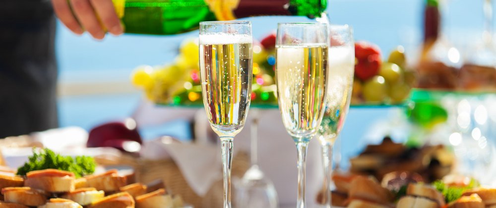 "Did you know that Davinci Hotel hosts a Sparkling Saturday brunch every Saturday from 11am to 1pm? 😏🥂 You’re welcome!" 📸: @HelloJoburgMag Curious? Make your booking here: bit.ly/2CdH7WL #LegacyHotels