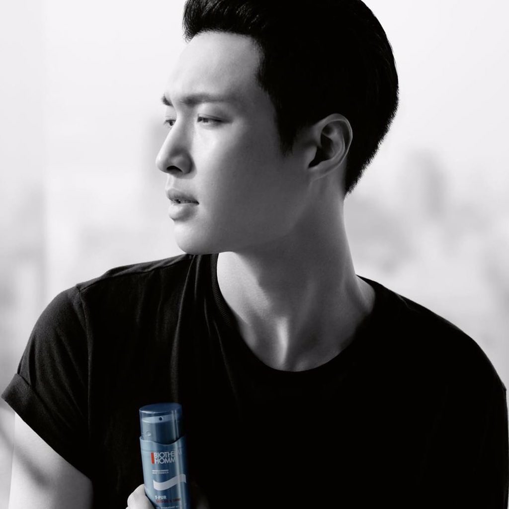 XingChannel's tweet photo. 190716 @BiothermHomme Ins update
Life's obstacles dont have to get in the way of having clear skin. Like @layzhang , no obstacle is too difficult to #clearyourway to success #BiothermHomme #TPur #ClearYourWay
@layzhang #Lay #LayZhang #Yixing #张艺兴 #레이 #レイ #張藝興 #장이씽 https://t.co/qnVKoj0LLE