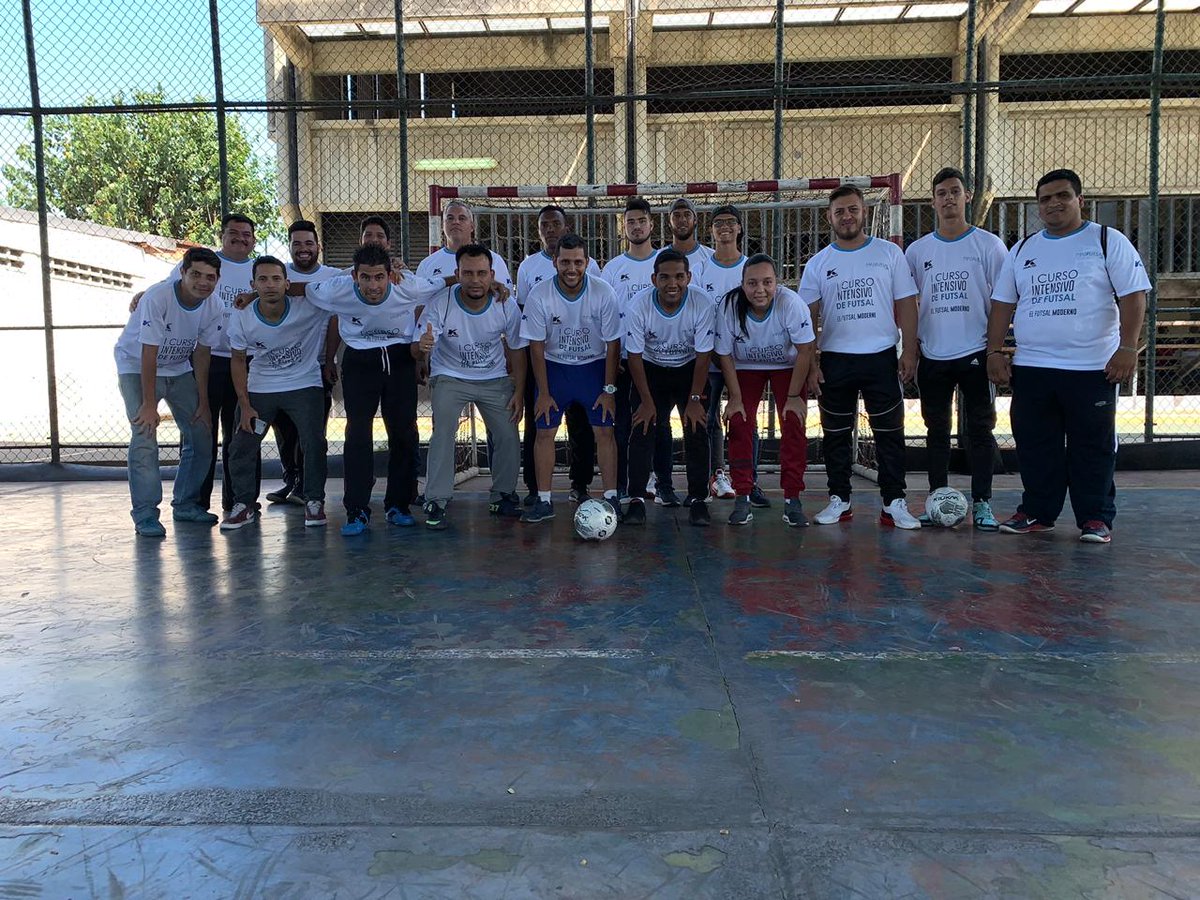 masfutsalweb's tweet photo. #FutsalModerno Esta POSTAL es ALEGRÍA por el CONOCIMIENTO y por un excelente grupo que se llevó a casa una experiencia de trabajo REAL del futsal nacional e internacional 👏🏻 ¡GRACIAS MARACAIBO! Seguimos apostando al crecimiento CORRECTO de la disciplina 🤓📋
🇻🇪🇻🇪🇻🇪🇻🇪🇻🇪🇻🇪🇻🇪🇻🇪🇻🇪 https://t.co/l6pUlsBgyc