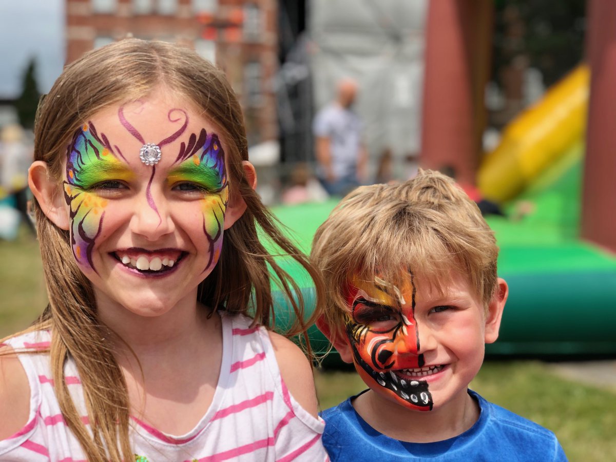 kinny25's tweet photo. Came across a ⁦@SummerSessions⁩ afternoon in Romell and got the most amazing face paints #romell #belguim #magicfaces ⁦@StJohnsPG⁩ #StJohnsSummer https://t.co/AdNQrA8AUu