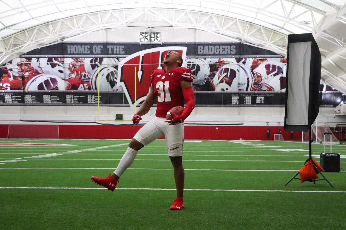 Wisconsin Football tweet media