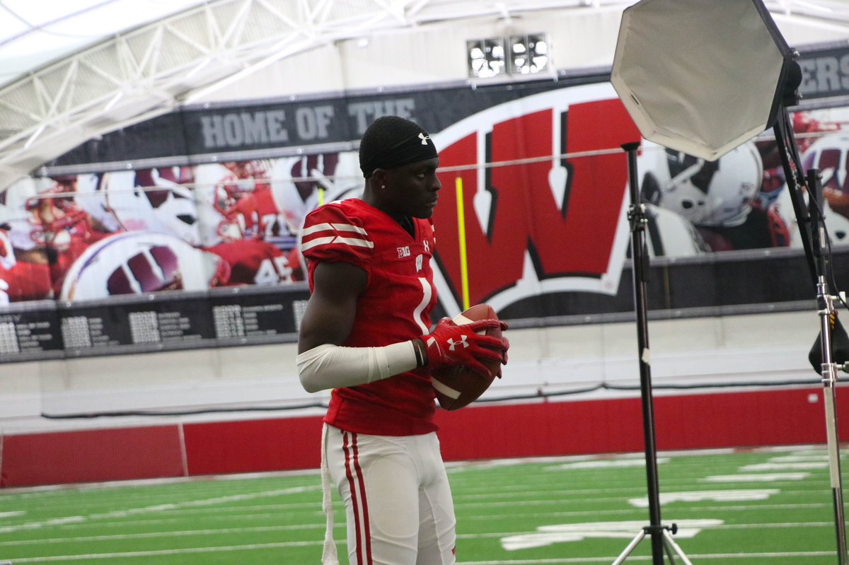 Wisconsin Football tweet media