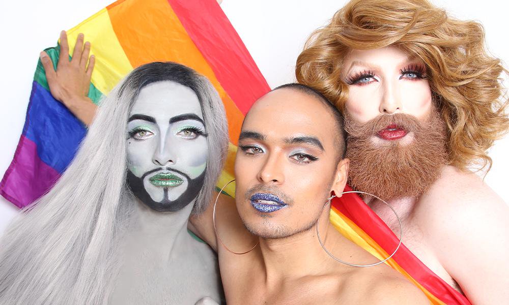 beejmcneill's tweet photo. "S.Q.U.A.D GOALS is a campy, queer cabaret that calls for the LGBTQ+ community and beyond to embrace its identity and community." @thecazeleon @seannmileymoore @Gingzilla My Review for @lgbtqarts on S.Q.U.A.D GOALS ★★★★ STARS @UnderbellyFest 
https://t.co/q8KaxjKoJE https://t.co/okUpx7hBHp