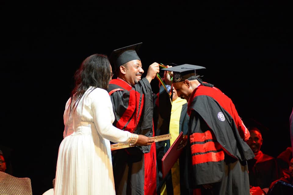 EthiopianItaly's tweet photo. Mr Tewolde GebreMariam, CEO del Gruppo @flyethiopian, ha ricevuto la laurea ad honorem dall'Università di #AddisAbeba. 
Sua Eccellenza il Dr. Abiy Ahmed, Primo Ministro dell'#Etiopia, ha conferito la laurea al GCEO 
#FlyEthiopian. https://t.co/RJtFFhpABr