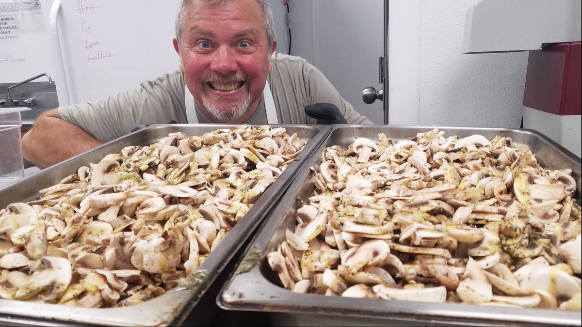HopSoulBrewery's tweet image. Our mushrooms are roasted in house! Fresh, never canned mushrooms, every time! Check out Jack here prepping up a batch of mushrooms!
#hopsoulbrewery #madewithsoul #freshfood