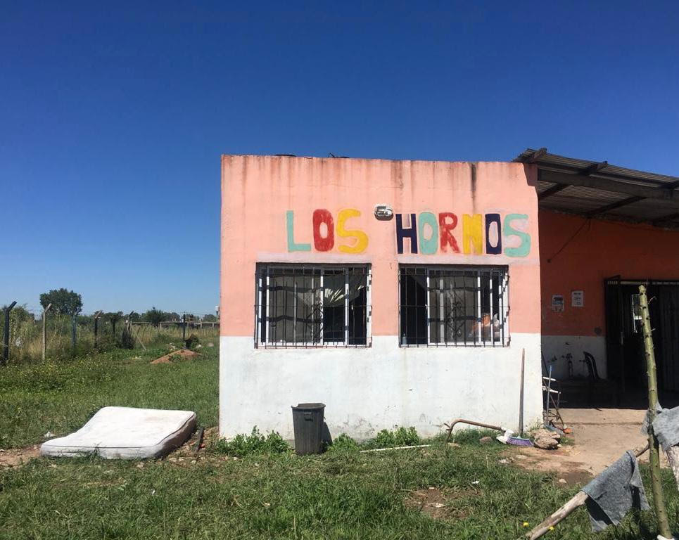 AMPHI_RS's tweet photo. Gracias al aporte económico del Servicio de Obstetricia,comenzamos a llevar  alimentos no perecederos al Comedor "Los Hornos",ubicado en Cuartel V, Moreno.En el mes de mayo y de junio, entregamos arroz, fideos, salsa de tomate, lentejas, porotos y leches en polvo.Muchas Gracias! https://t.co/mLpNIVqvol