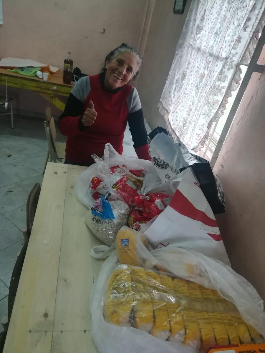 AMPHI_RS's tweet photo. Gracias al aporte económico del Servicio de Obstetricia,comenzamos a llevar  alimentos no perecederos al Comedor "Los Hornos",ubicado en Cuartel V, Moreno.En el mes de mayo y de junio, entregamos arroz, fideos, salsa de tomate, lentejas, porotos y leches en polvo.Muchas Gracias! https://t.co/mLpNIVqvol