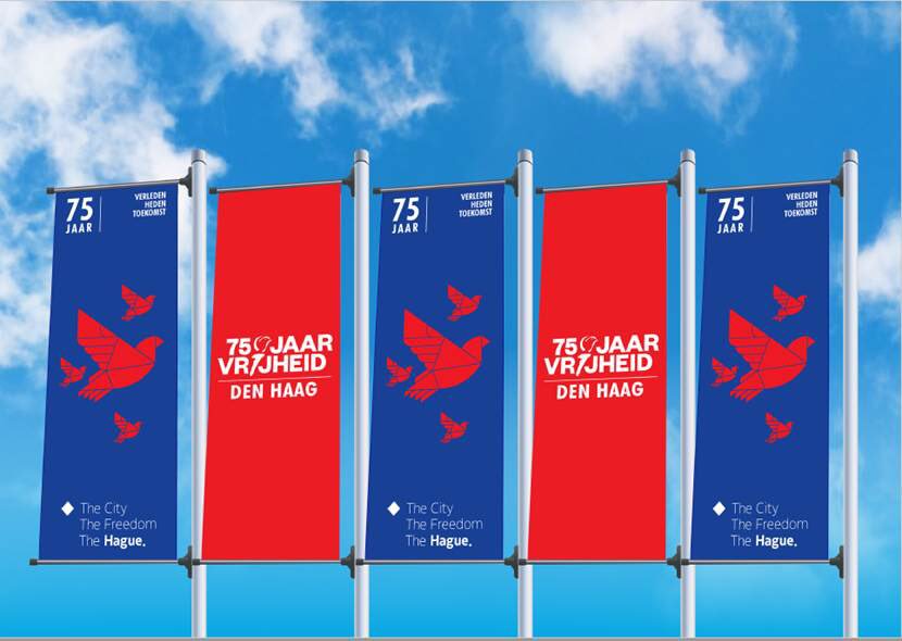 Newsroom070's tweet image. Volgend jaar viert Den Haag groots #75jaarvrijheid. Vandaag werd de 1e Haagse vrijheidsambassadeur bekend: radio-dj @Justinverkijk! En deze vlaggen gaat u komend jaar veel zien in de stad ⤵️