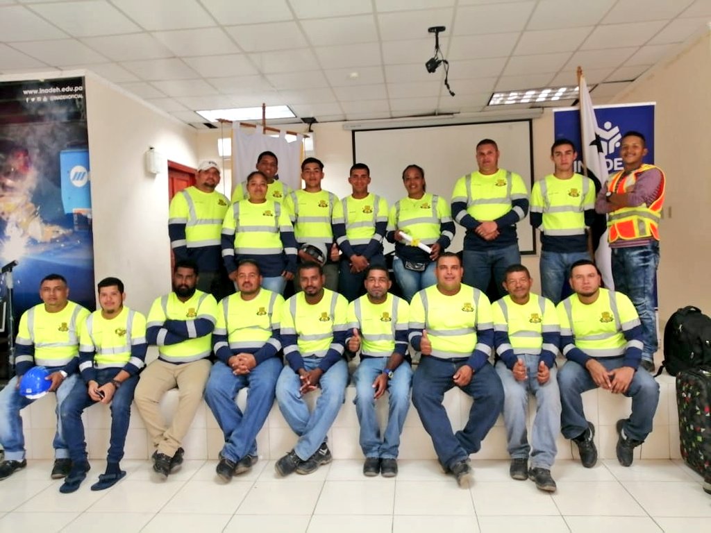InadehOficial's tweet photo. Participantes del Centro INADEH de Chepo finalizaron exitosamente en la sede de Penonomé las prácticas de campo correspondiente al programa Operador de Equipo Pesado. Ahora están a un paso de ingresar al mercado laboral con el respaldo de la formación que brinda #UnModernoINADEH https://t.co/cBWO1Yi598