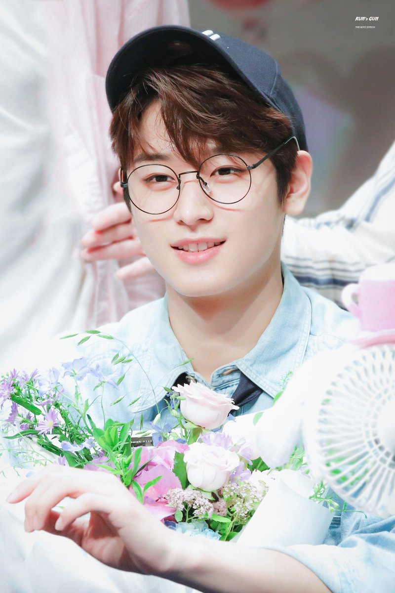 idolwithspecs's tweet photo. the boyz ; juyeon https://t.co/ibCR3dGdwn