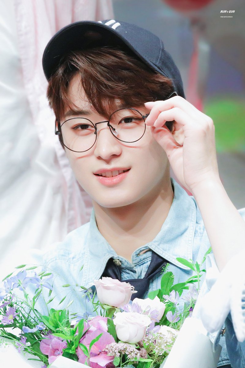 idolwithspecs's tweet photo. the boyz ; juyeon https://t.co/ibCR3dGdwn