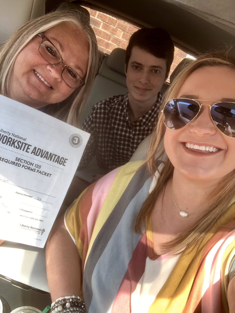 MikalaWhitaker's tweet photo. We had Supervising Agent show her new agent how to close first day in the field! 🌟 #EVOLVE #alwaysbeclosing #LeadershipDevelopment @theradugroup @LibertyCareers https://t.co/5pT7ScqGcf
