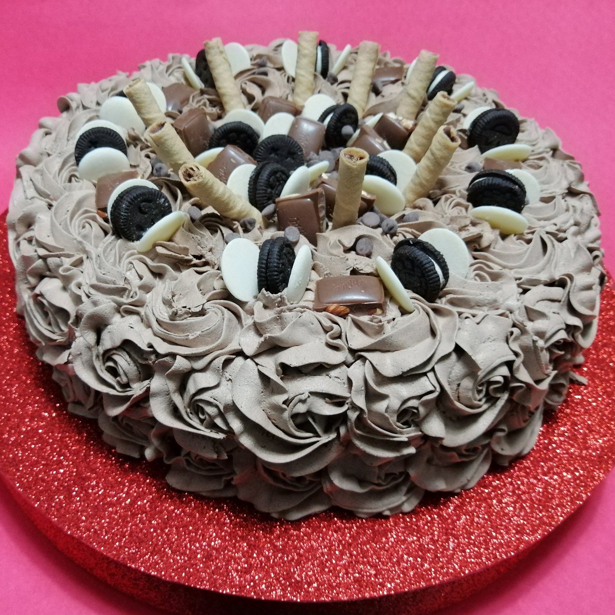 dulcecatali's tweet photo. Paulita tuvo cumpleaños SORPRESA!! 🎉
#cumplesorpresa #milka #minioreo #monedaschocolate #moussedechocolate #barquillos https://t.co/IiKxP6ZZkX