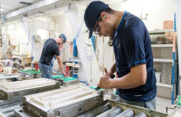 We want to support the #development of talented #youngpeople and help them blossom in the #constructionindustry through our #apprenticeship programmes. If this sounds like something for you, head to: bit.ly/2xMOC1E #wienerberger #wienerbergeruk